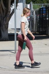 Kristen Bell in Leggings in Los Angeles 06/10/2022