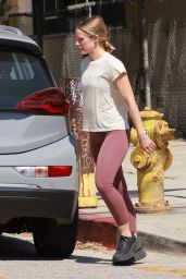 Kristen Bell in Leggings in Los Angeles 06/10/2022