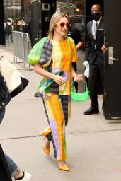 Kristen Bell - Outside GMA in NYC 06/20/2022