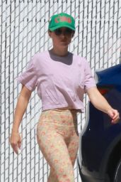 Kristen Bell Wears a Pair of Floral Leggings - Los Feliz 06/06/2022