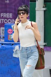 Lily Allen in Ripped Jeans - Out in New York 06/13/2022