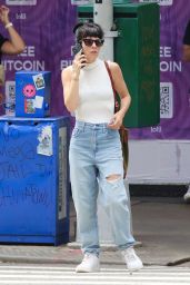 Lily Allen in Ripped Jeans - Out in New York 06/13/2022