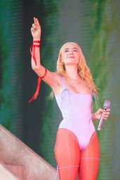 Lorde   Performs at Glastonbury Music Festival 06 26 2022   - 33