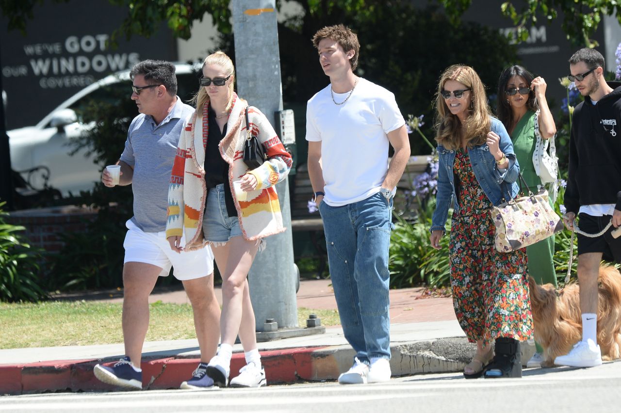 Maria Shriver - Out in Los Angeles 06/18/2022 • CelebMafia