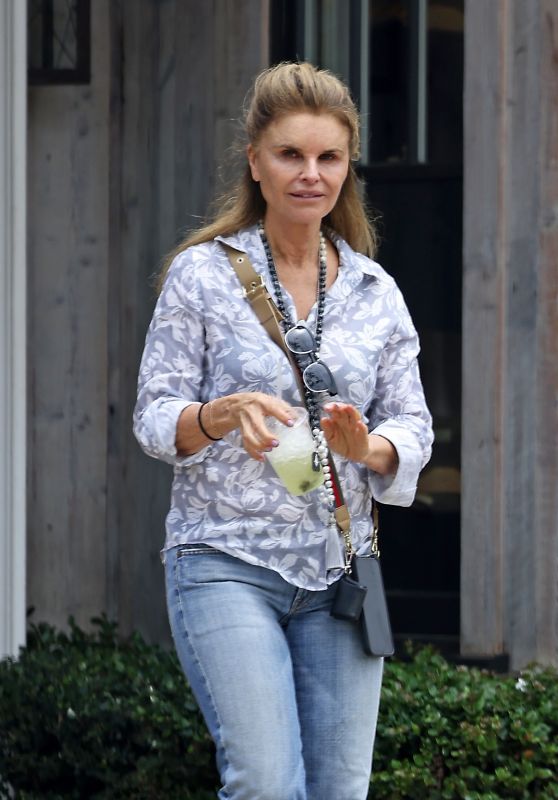 Maria Shriver Wearing a Fracture Boot - Montecito 06/12/2022