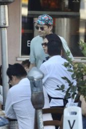 Mila Kunis and Ashton Kutcher at Angelini Italian Restaurant in West Hollywood 06 28 2022   - 51