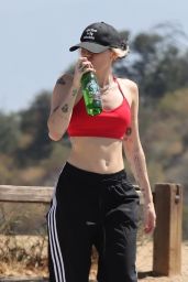 Miley Cyrus - Hiking in the Hollywood Hills 06/12/2022