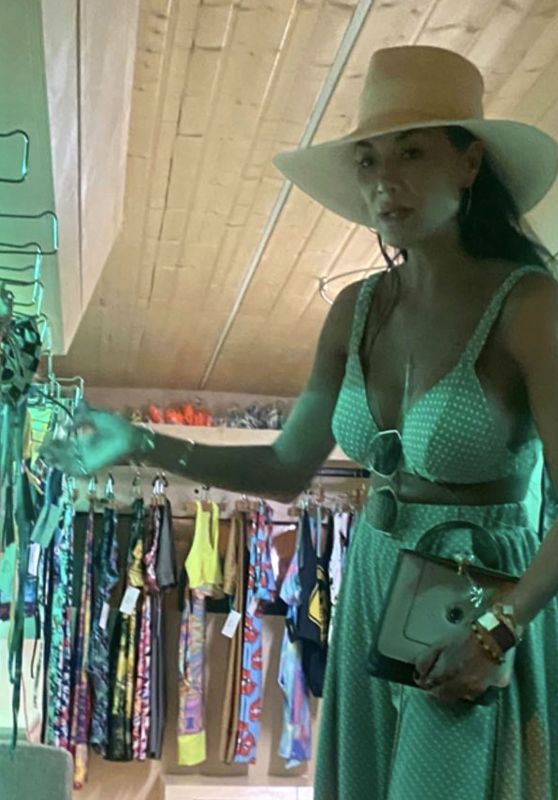 Nicole Scherzinger - Shopping in Spain 06/14/2022