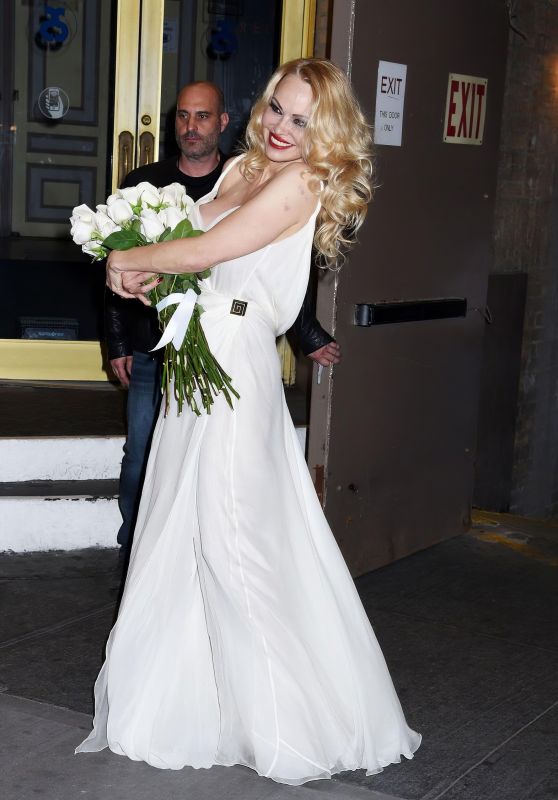 Pamela Anderson - Leaving Her Final Performance Of Chicago in New York 06/05/2022