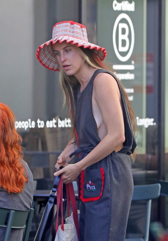 Scout Willis - Grocery Shopping in Silver Lake 06/27/2022