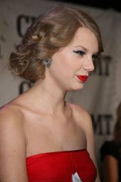 Taylor Swift - CMT Artists Of The Year 2011