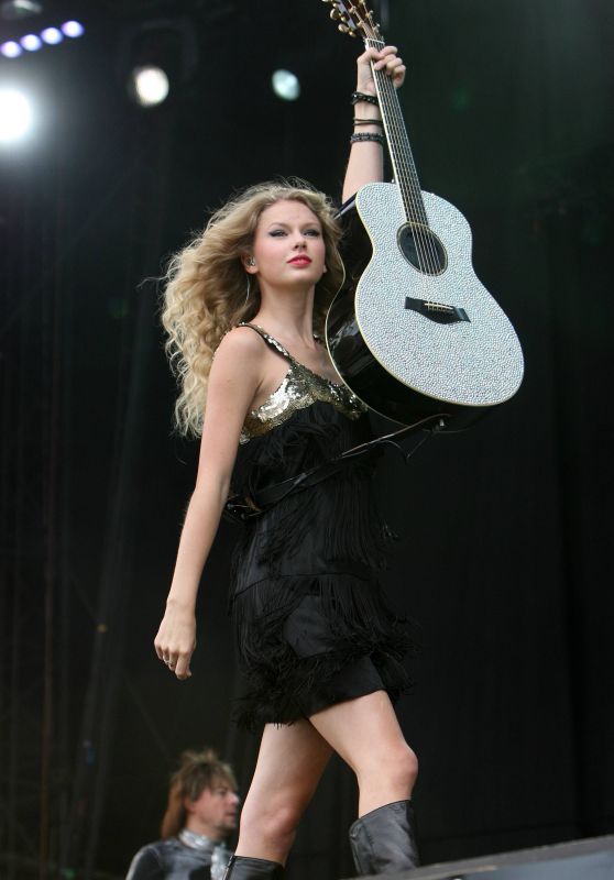 Taylor Swift - V Festival 2009