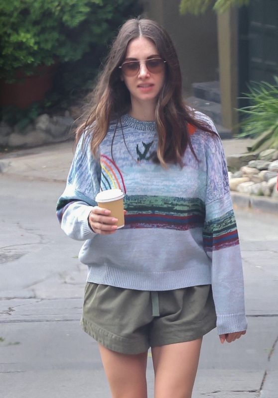 Alison Brie - Out in Los Angeles 07/03/2022