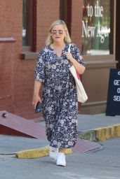 Amy Poehler Wears a Long Floral Dress - Shopping in West Village 07/03/2022