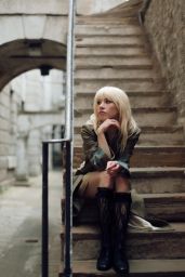 Carly Rae Jepsen – Photo Shoot at Somerset House in London 07/11/2022 (more photos)