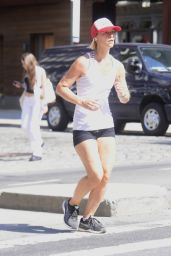 Claire Danes - Out for a Jog in New York 07/18/2022