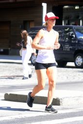 Claire Danes - Out for a Jog in New York 07/18/2022