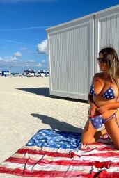 Claudia Romani - Celebrated 4th of July on the Beach in Miami 07/04/2022