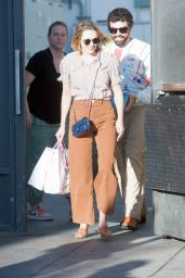 Elizabeth Olsen at The Grove in LA 06 30 2022   - 38