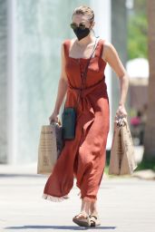 Elizabeth Olsen - Grocery Shopping in LA 07/12/2022