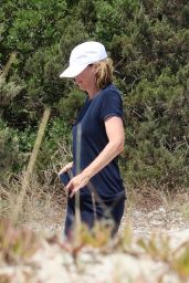 Ellen Pompeo   Out in Sardinia 07 13 2022   - 76