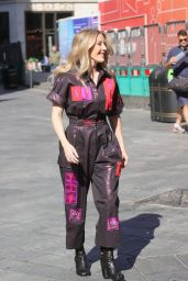 Ellie Goulding Wears a Striking Jumpsuit in London 07/14/2022