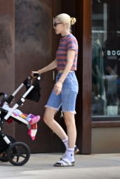 Gigi Hadid - Arriving at Her Apartment in New York 07/16/2022