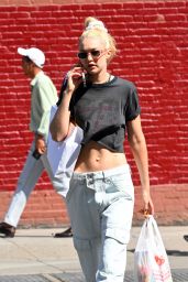 Gigi Hadid   Shopping at The Local Pharmacy in New York City 07 19 2022   - 44