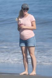 Heidi Montag at the Beach in Los Angeles 07/15/2022