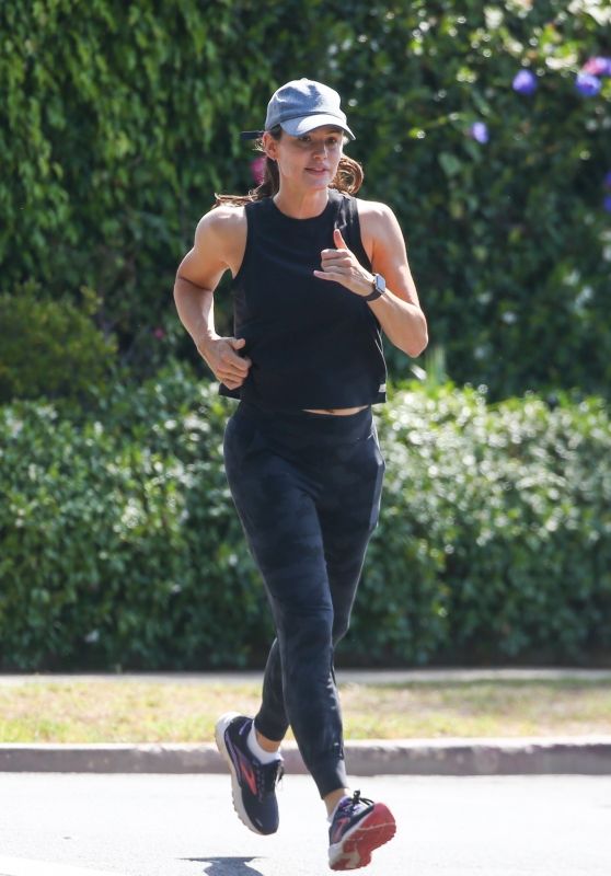 Jennifer Garner - Out For a Morning Jog in Santa Monica 07/21/2022