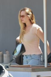 Jennifer Lawrence and Cooke Maroney   Silver Lake 07 04 2022   - 70