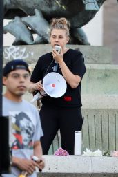 Jodie Sweetin   Out in Hollywood 04 07 2022   - 63