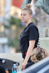 Jodie Sweetin   Out in Hollywood 04 07 2022   - 2