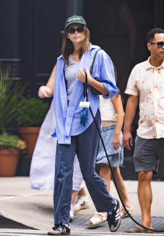 Kaia Gerber   Out on a Stroll in New York City 07 16 2022   - 78