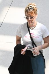 Kaley Cuoco   JFK Airport in New York 07 01 2022   - 2