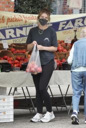 Katherine Schwarzenegger Shopping at the Farmers Market in Pacific Palisades 07/17/2022