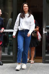 Katie Holmes - Heads to Late Night With Seth Meyers in New York 07/20/2022