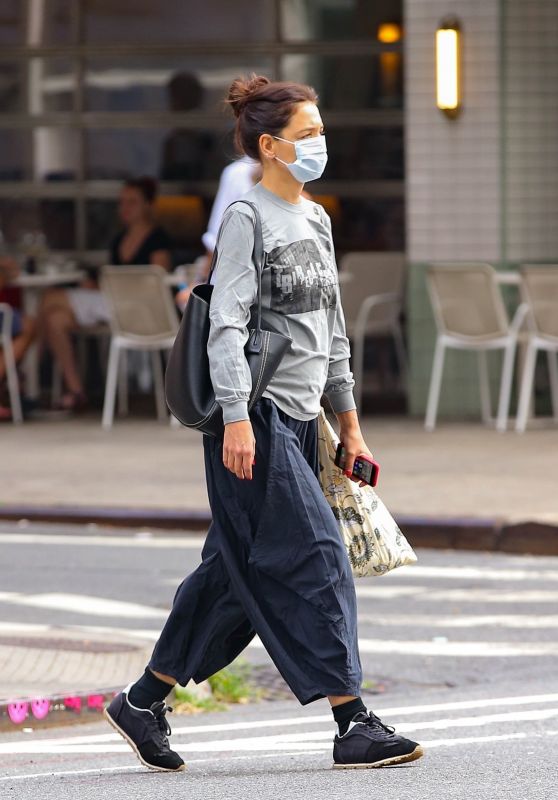 Katie Holmes   Out in New York 07 07 2022   - 30