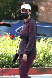 Katy Perry in a Tracksuit at the Park in Beverly Hills 07/25/2022