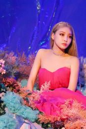 Kim Chung Ha - "Sparkling" Music Video Behind-the-Scenes Photos July 2022