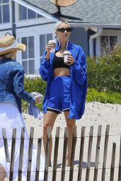 Kim  Kardashian on the Beach in Malibu 07/09/2022