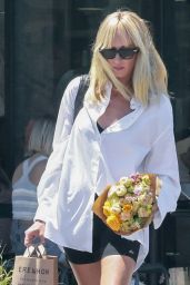 Kimberly Stewart   Shopping for Groceries and Fresh Flowers in LA 07 09 2022   - 39