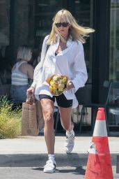 Kimberly Stewart   Shopping for Groceries and Fresh Flowers in LA 07 09 2022   - 88