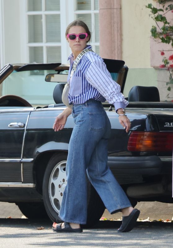 Kristen Bell – Out in West Hollywood 07/23/2022