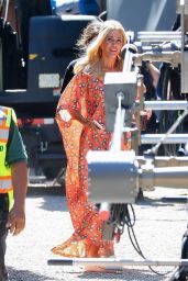 Kristen Wiig - "Mr. and Mrs. American Pie" Set in Los Angeles 07/15/2022