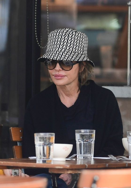 Lisa Rinna - Out in Los Angeles 07/12/2022