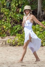 Lisa Rinna - Relaxing on the Beach in Maui 07/23/2022