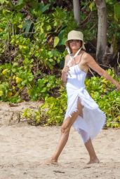 Lisa Rinna - Relaxing on the Beach in Maui 07/23/2022