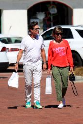 Lisa Rinna   Shopping With Her Husband Harry Hamlin in Malibu 07 02 2022   - 96