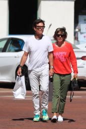 Lisa Rinna   Shopping With Her Husband Harry Hamlin in Malibu 07 02 2022   - 40